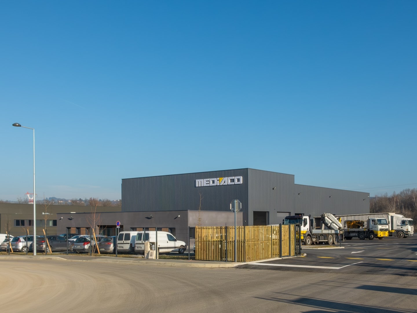 Construction d’un bâtiment d’activité pour MEDIACO